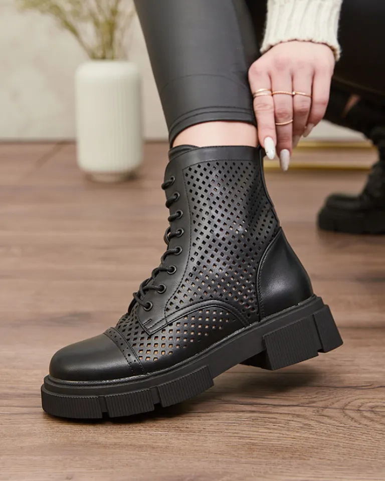 Ażurowe czarne damskie botki na płaskim obcasie Rolika - Obuwie Workery|Botki Bez Ocieplenia