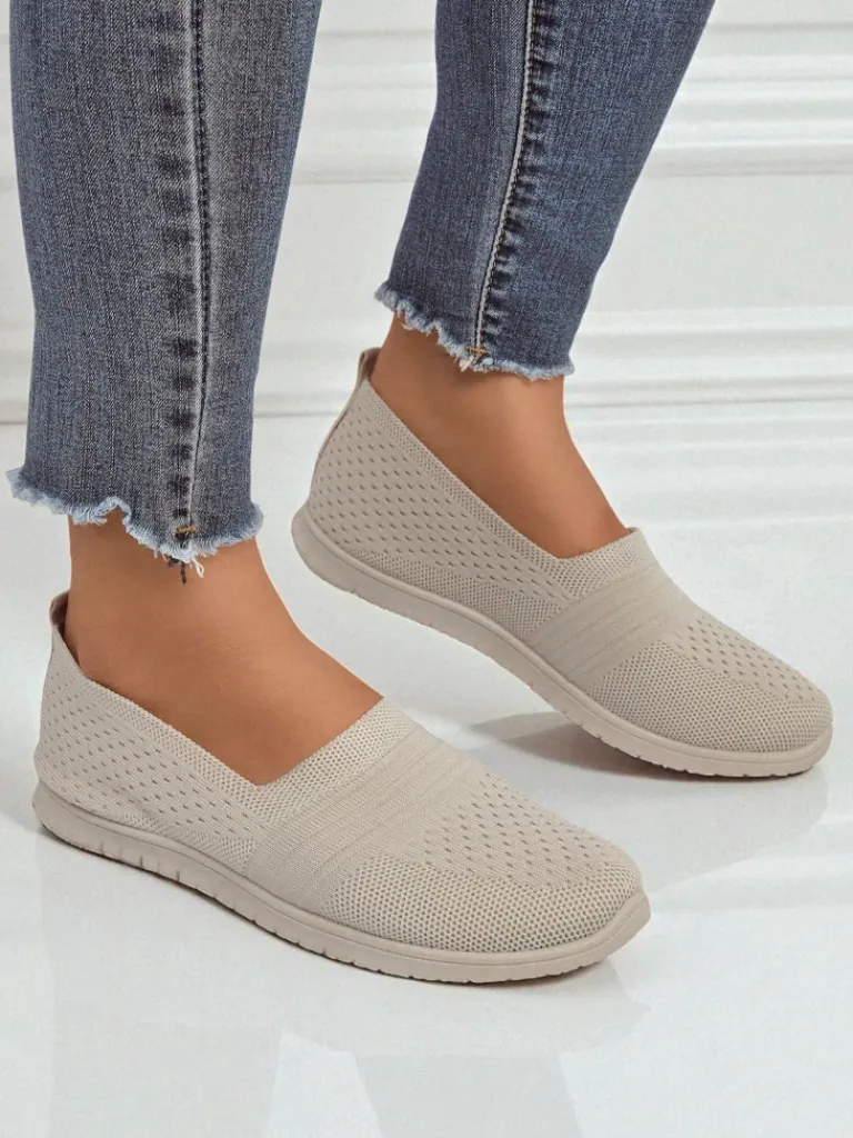 Best Beżowe damskie slip-ony Callista – lekkie buty tkaninowe na płaskiej podeszwie Półbuty