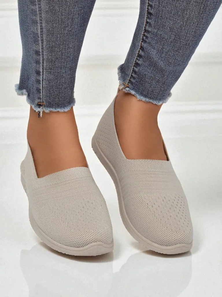 Best Beżowe damskie slip-ony Callista – lekkie buty tkaninowe na płaskiej podeszwie Półbuty