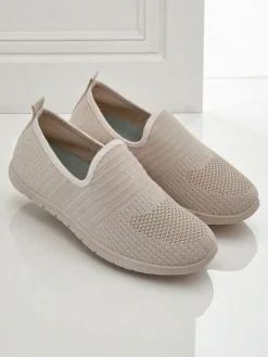 Best Beżowe damskie slip-ony Callista – lekkie buty tkaninowe na płaskiej podeszwie Półbuty