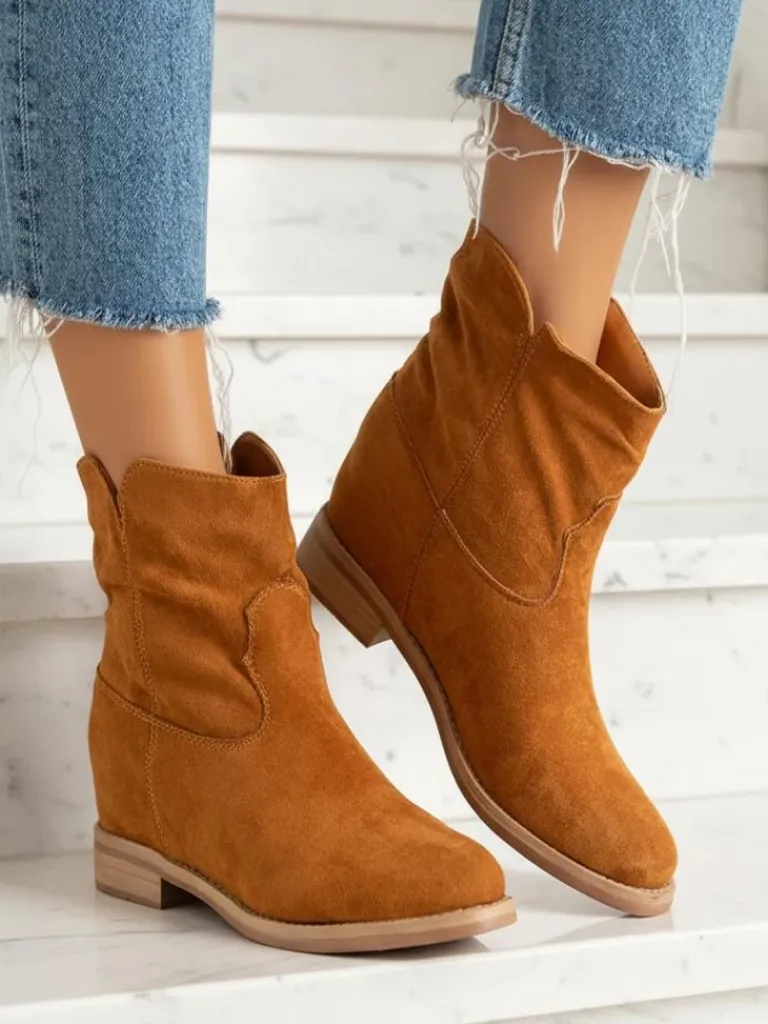 Sale Botki Eliana z Zamszu Ekologicznego na Koturnie Botki Z Delikatnym Ociepleniem|Kowbojki