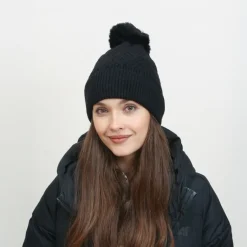 Clearance Czarna damska ocieplana czapka z pomponem - Akcesoria Damskie Czapki I Kapelusze