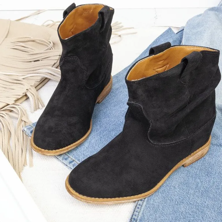 Outlet Czarne botki a'la kowbojki na krytym koturnie Daressco - Obuwie Botki Z Delikatnym Ociepleniem|Kowbojki