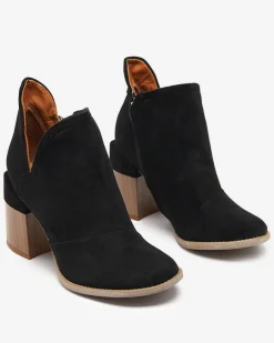 Online Czarne damskie botki na słupku z wycięciami Encura- Obuwie Botki Bez Ocieplenia|Botki Na Słupku