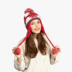 Best Czerwona damska ocieplana czapka w śnieżynki z pomponami - Akcesoria Damskie Czapki I Kapelusze