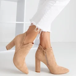 Clearance Jasnobrązowe damskie botki na słupku z wycięciem Karmelita - Obuwie Botki Bez Ocieplenia|Botki Na Słupku