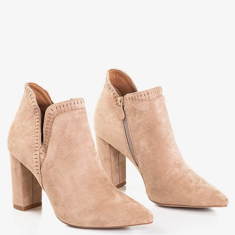 Clearance Jasnobrązowe damskie botki na słupku z wycięciem Karmelita - Obuwie Botki Bez Ocieplenia|Botki Na Słupku