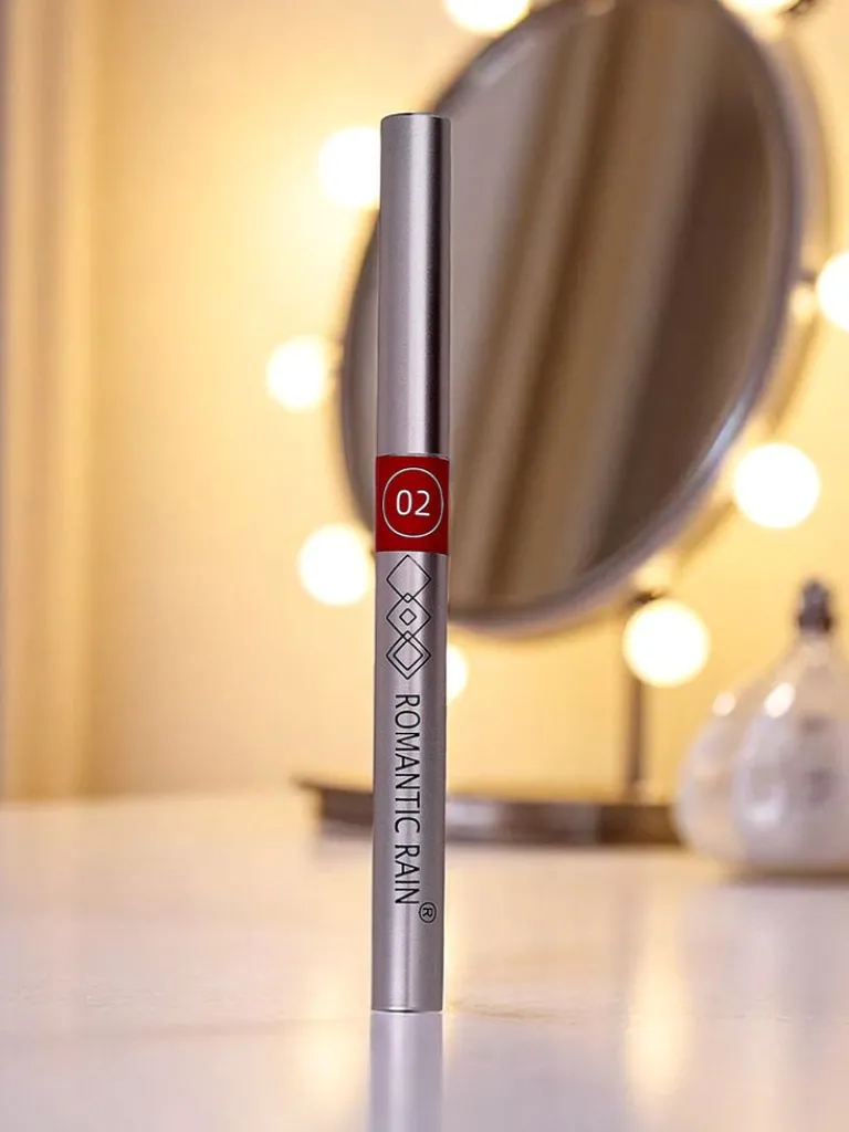 Outlet Kredka do ust w kolorze Cinammon Latte Usta