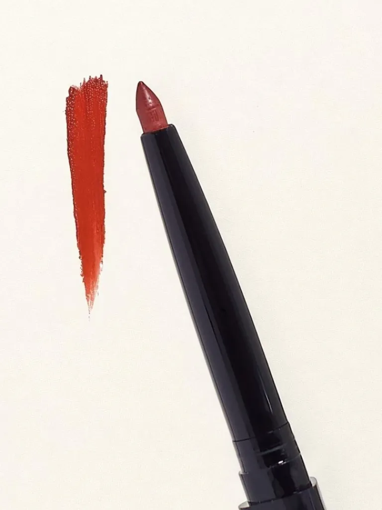 Clearance Kredka do ust w kolorze Soft Red Usta