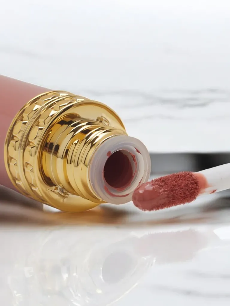 Sale Luxelux Matowy błyszczyk do ust kolor Marsala 02 4,5g Usta