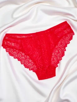 Sale Majtki damskie typu figi z koronką i paseczkami Figi