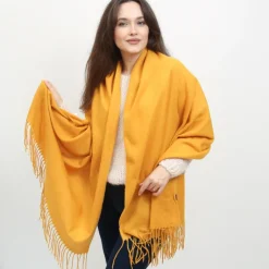 New Musztardowy duży ciepły szalik z frędzelkami - Akcesoria Damskie Chusty / Apaszki / Szaliki