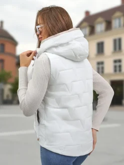 Sale Pikowana kamizelka damska z kapturem Crimson Haze Kurtki / Marynarki / Płaszcze