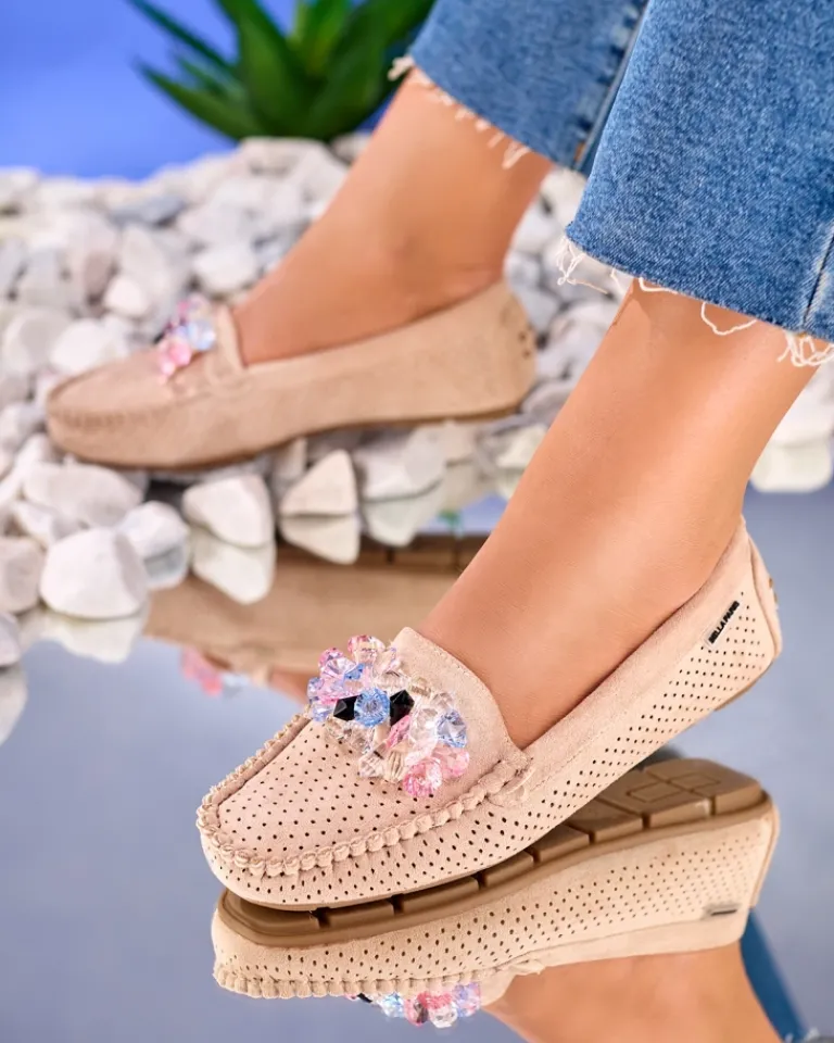 Ażurowe jasnobrązowe mokasyny damskie z ozdobnymi kryształkami Cizzas Półbuty|Mokasyny Na Płaskiej Podeszwie