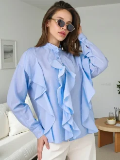 Outlet Bawełniana koszula zdobiona falbanami i zapinana na guziki Bluzki / Koszule / Koszulki