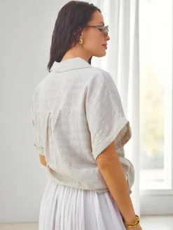 Best Bawełniana koszula damska z tłoczeniem i krótkimi rękawami Bluzki / Koszule / Koszulki