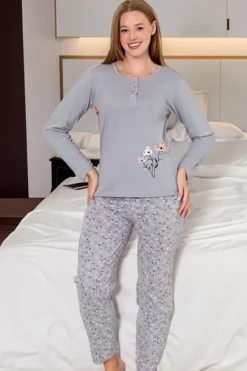 Sale Bawełniana piżama damska ze spodniami w kwiaty Piżamy