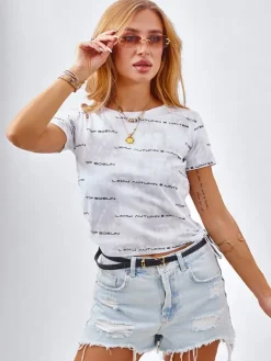 Best Bawełniany damski t-shirt ze ściągaczami po bokach, napisami i brokatem Bluzki / Koszule / Koszulki