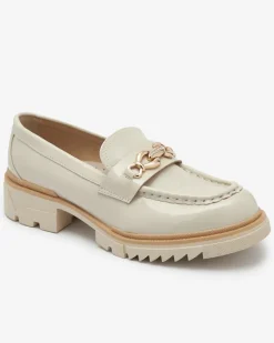 Beżowe lakierowane damskie mokasyny z łańcuszkiem Sotella Półbuty|Mokasyny Na Płaskiej Podeszwie