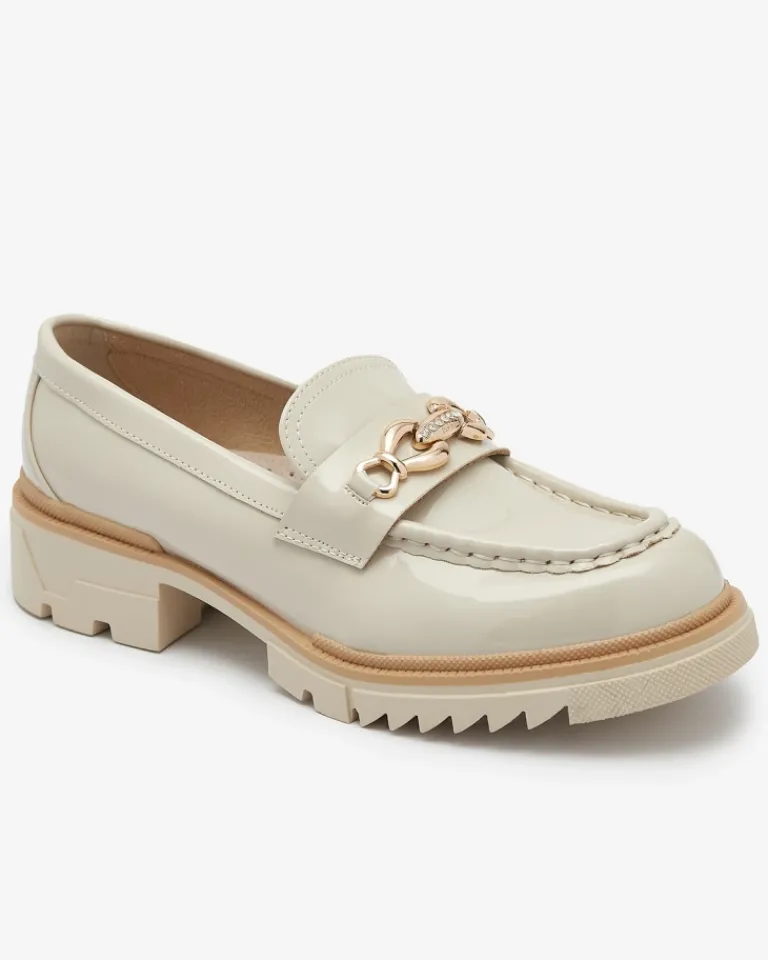 Beżowe lakierowane damskie mokasyny z łańcuszkiem Sotella Półbuty|Mokasyny Na Płaskiej Podeszwie