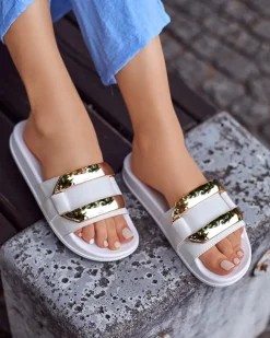 Best Białe damskie klapki ze złotą ozdobą Serina Klapki Płaskie