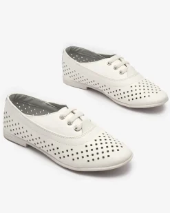 Discount Białe dziecięce mokasyny ażurowe Janno Dziewczęce