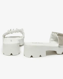 Clearance Białe klapki damskie z cyrkoniami Emkoy Klapki Na Obcasie