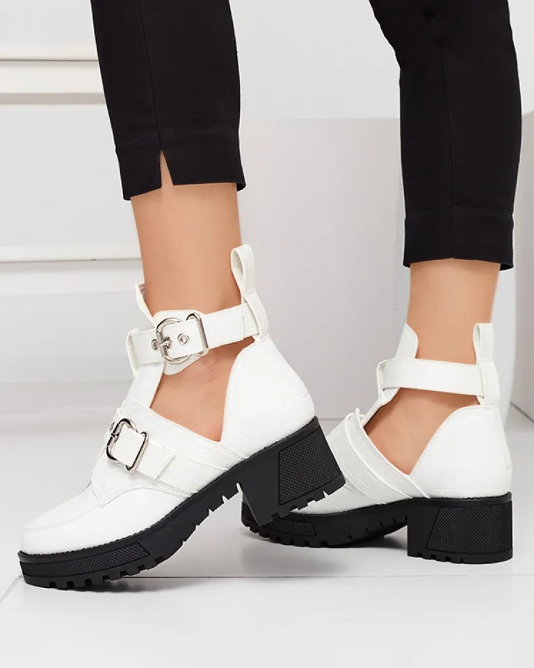 Online Białe lakierowane botki damskie z wycięciem i tłoczeniem Malevib Botki Bez Ocieplenia|Botki Na Płaskim Obcasie