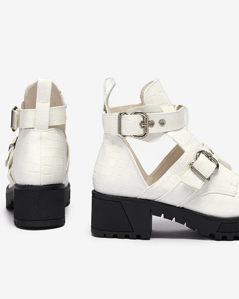 Online Białe lakierowane botki damskie z wycięciem i tłoczeniem Malevib Botki Bez Ocieplenia|Botki Na Płaskim Obcasie