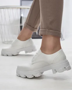 Outlet Białe półbuty damskie Delgor Półbuty