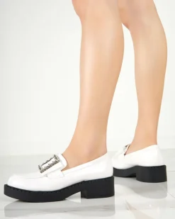 Białe półbuty lakierowane z klamrą Fogim Półbuty