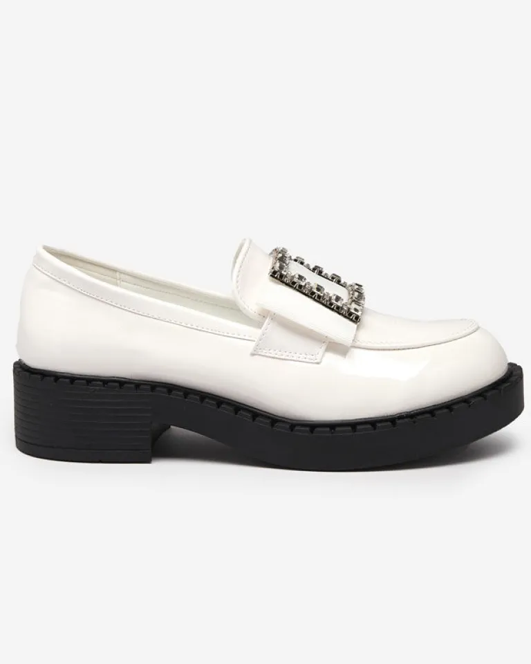 Białe półbuty lakierowane z klamrą Fogim Półbuty