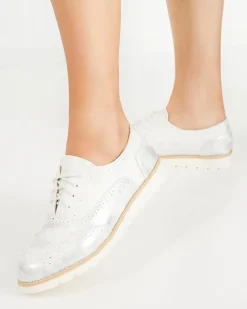 Outlet Białe sznurowane półbuty damskie Isdiohra Półbuty
