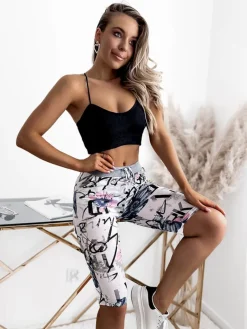 Clearance Biało- niebieskie spodenki damskie 3/4 z printem Spodenki 3/4|Krótkie Spodenki