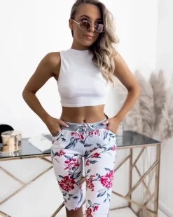 Online Biało- różowe spodenki damskie 3/4 z printem Spodenki 3/4|Krótkie Spodenki