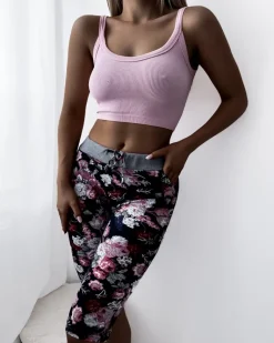 Bordowe damskie spodenki 3/4 z kwiatowym wzorem Spodenki 3/4|Krótkie Spodenki