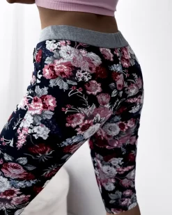 Bordowe damskie spodenki 3/4 z kwiatowym wzorem Spodenki 3/4|Krótkie Spodenki