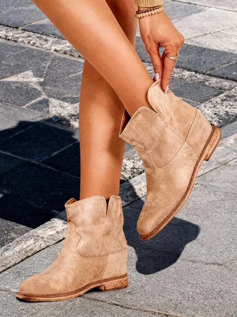 Sale Botki a'la kowbojki na krytym koturnie Blueston Botki Z Delikatnym Ociepleniem|Kowbojki