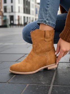 Outlet Brązowe botki a'la kowbojki na krytym koturnie Jelluma Botki Z Delikatnym Ociepleniem|Kowbojki