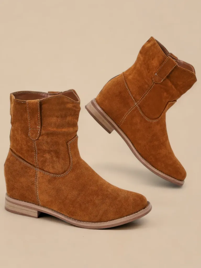 Outlet Brązowe botki a'la kowbojki na krytym koturnie Jelluma Botki Z Delikatnym Ociepleniem|Kowbojki