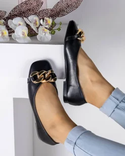 Clearance Czarne damskie eko-skórzane balerinki ze złotą ozdobą Gassi Baleriny Klasyczne