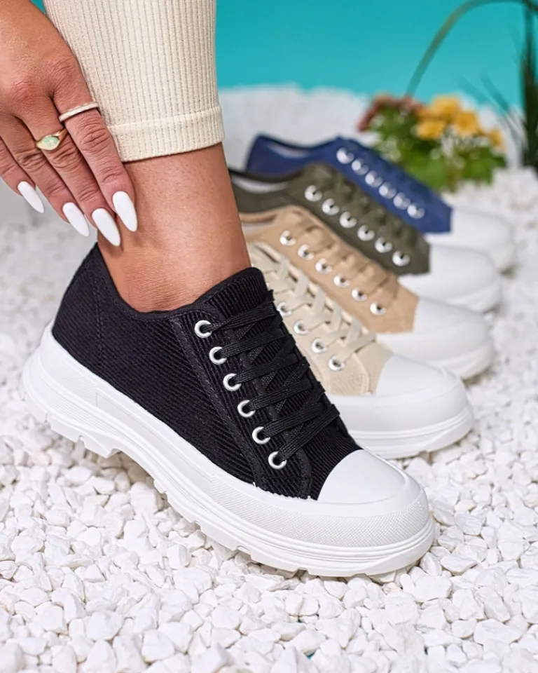 Outlet Czarne damskie trampki na platformie Spollero Trampki