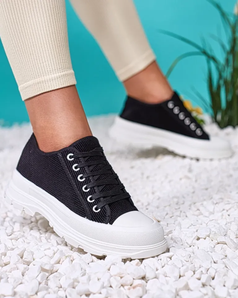 Outlet Czarne damskie trampki na platformie Spollero Trampki