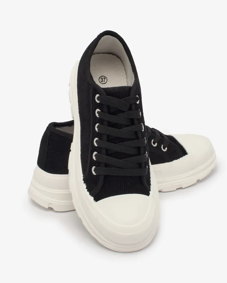 Outlet Czarne damskie trampki na platformie Spollero Trampki