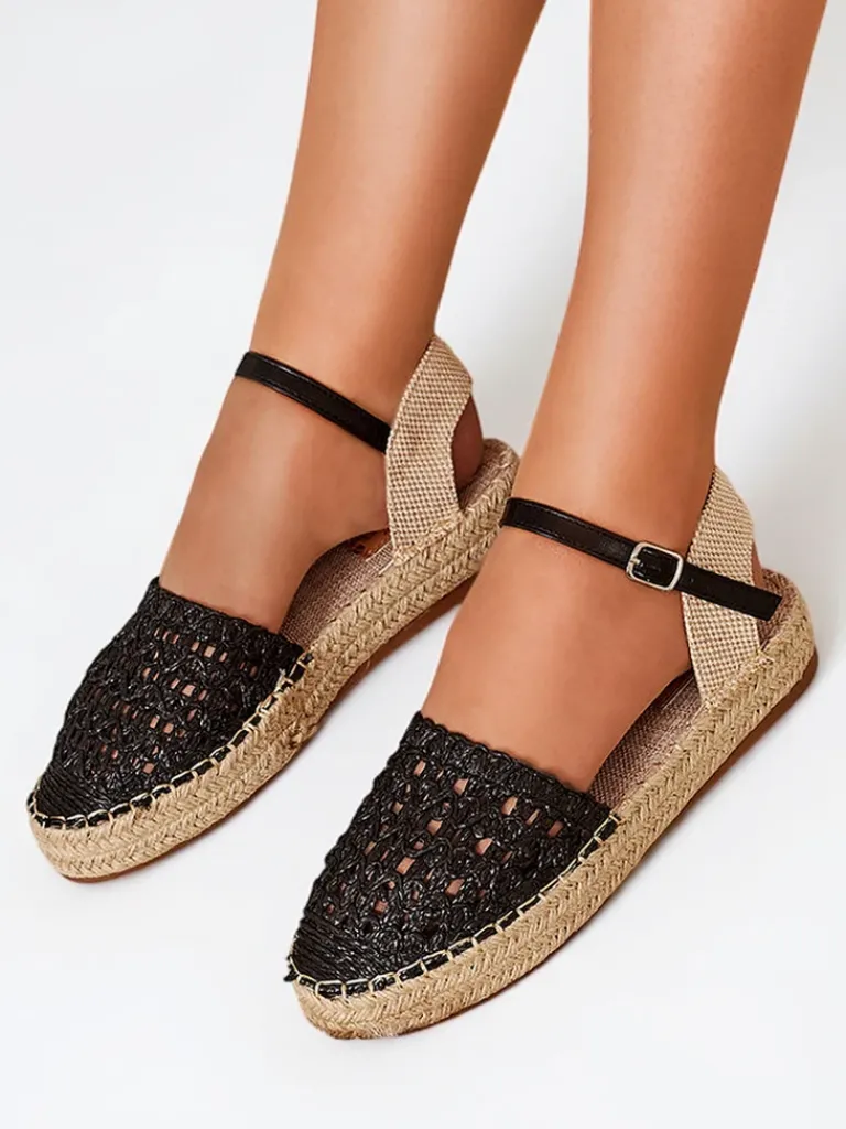 Czarne damskie espadryle z ażurową cholewką Triumf Espadryle Płaskie
