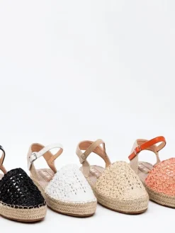 Czarne damskie espadryle z ażurową cholewką Triumf Espadryle Płaskie