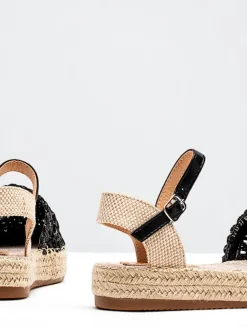 Czarne damskie espadryle z ażurową cholewką Triumf Espadryle Płaskie