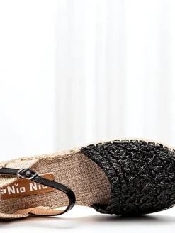 Czarne damskie espadryle z ażurową cholewką Triumf Espadryle Płaskie