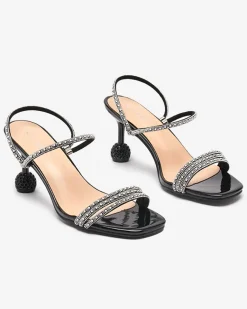 Clearance Czarne lakierowane klapki na niskim obcasie Lakopi Klapki Na Obcasie