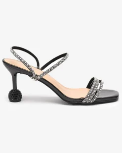 Clearance Czarne lakierowane klapki na niskim obcasie Lakopi Klapki Na Obcasie